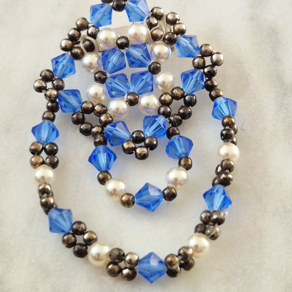 Blue and Silver Beaded Handmade brooch - Picture 6 of 10
